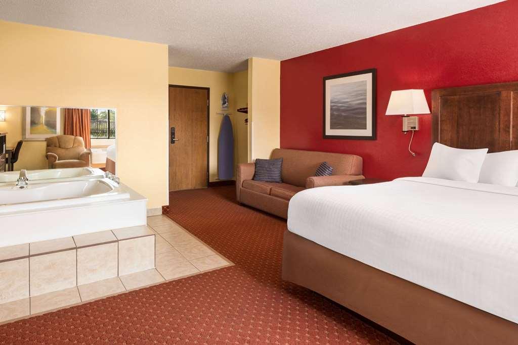 Baymont By Wyndham Cedar Rapids Hotell Rom bilde