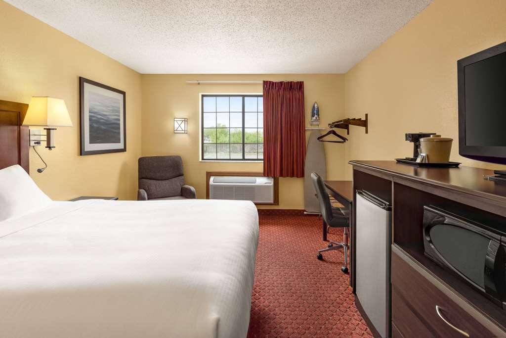 Baymont By Wyndham Cedar Rapids Hotell Rom bilde