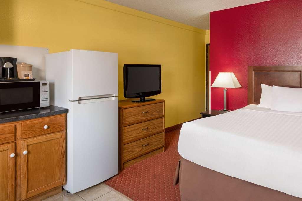 Baymont By Wyndham Cedar Rapids Hotell Rom bilde