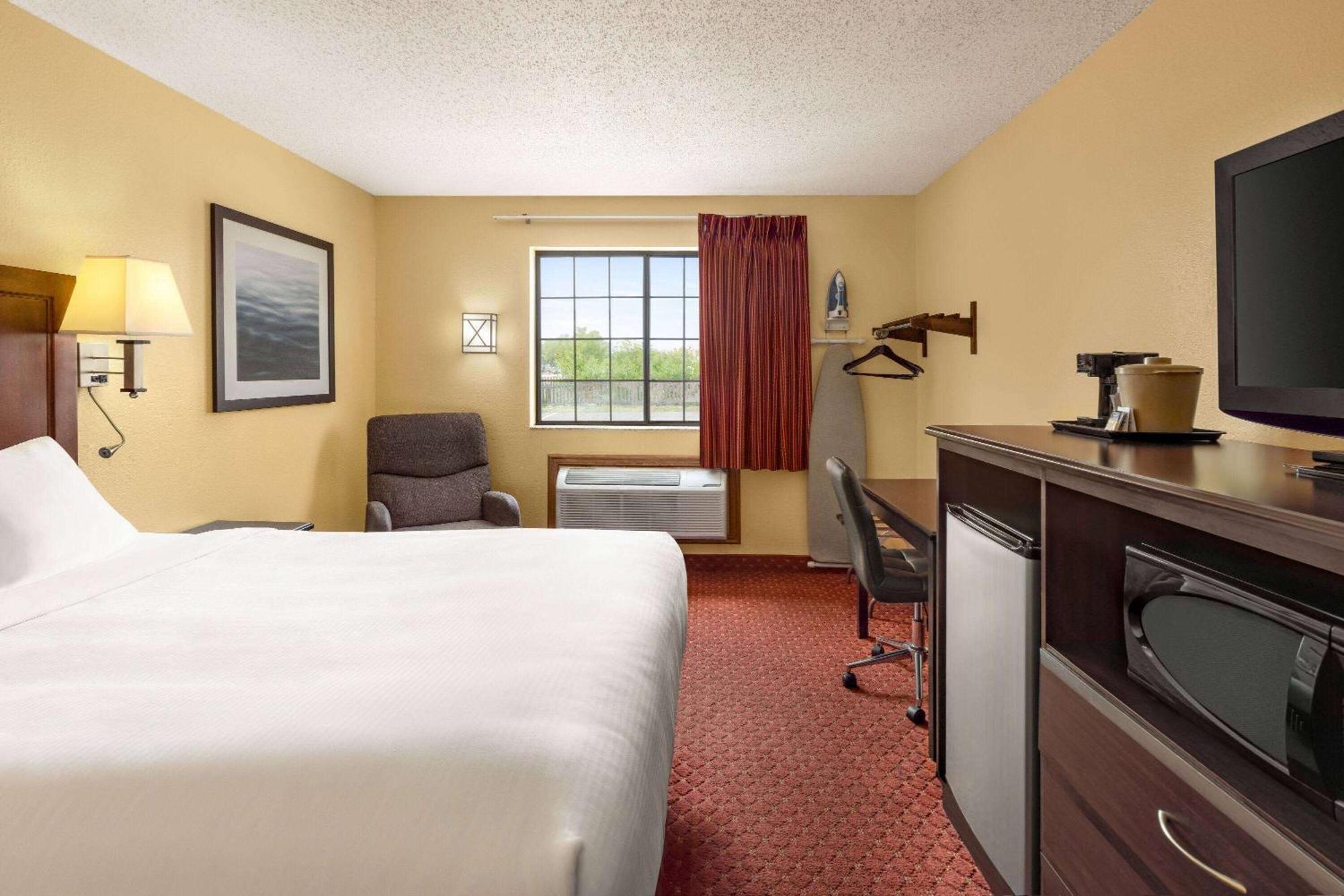 Baymont By Wyndham Cedar Rapids Hotell Eksteriør bilde
