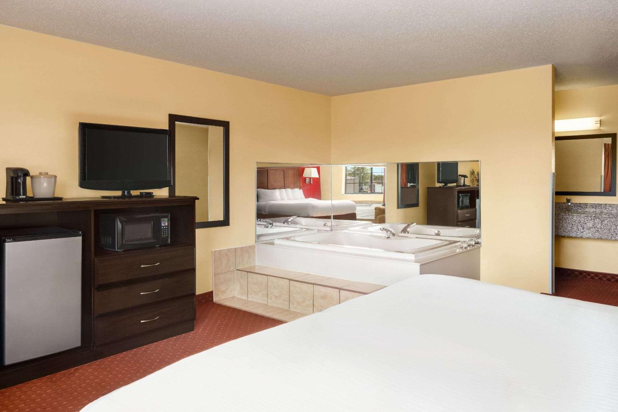 Baymont By Wyndham Cedar Rapids Hotell Eksteriør bilde