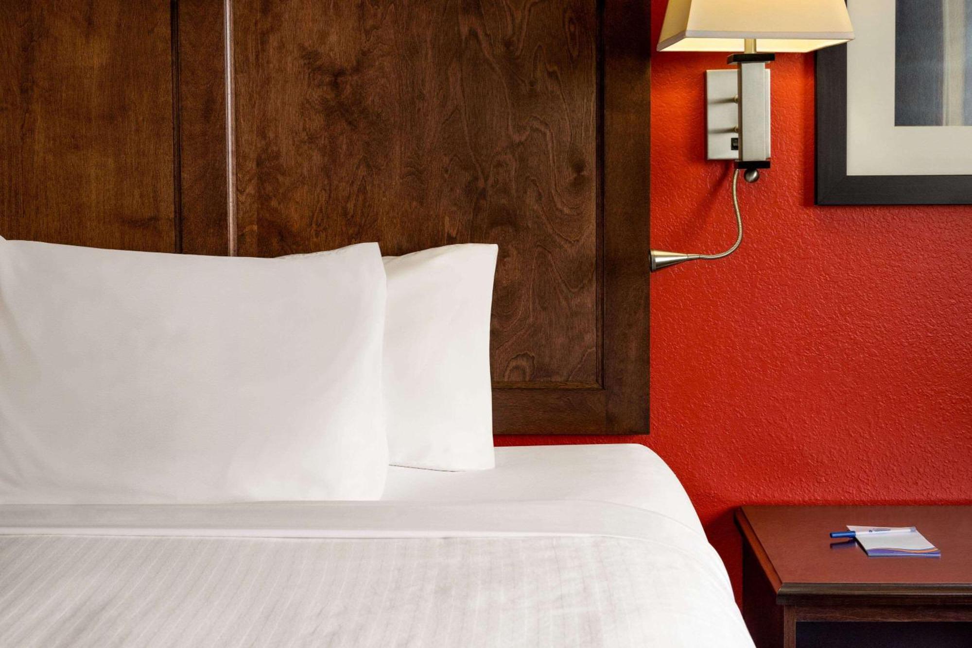 Baymont By Wyndham Cedar Rapids Hotell Eksteriør bilde