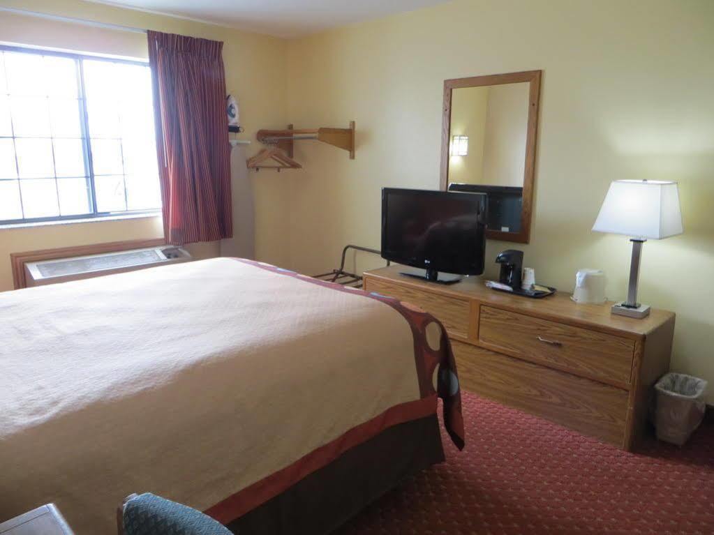 Baymont By Wyndham Cedar Rapids Hotell Eksteriør bilde